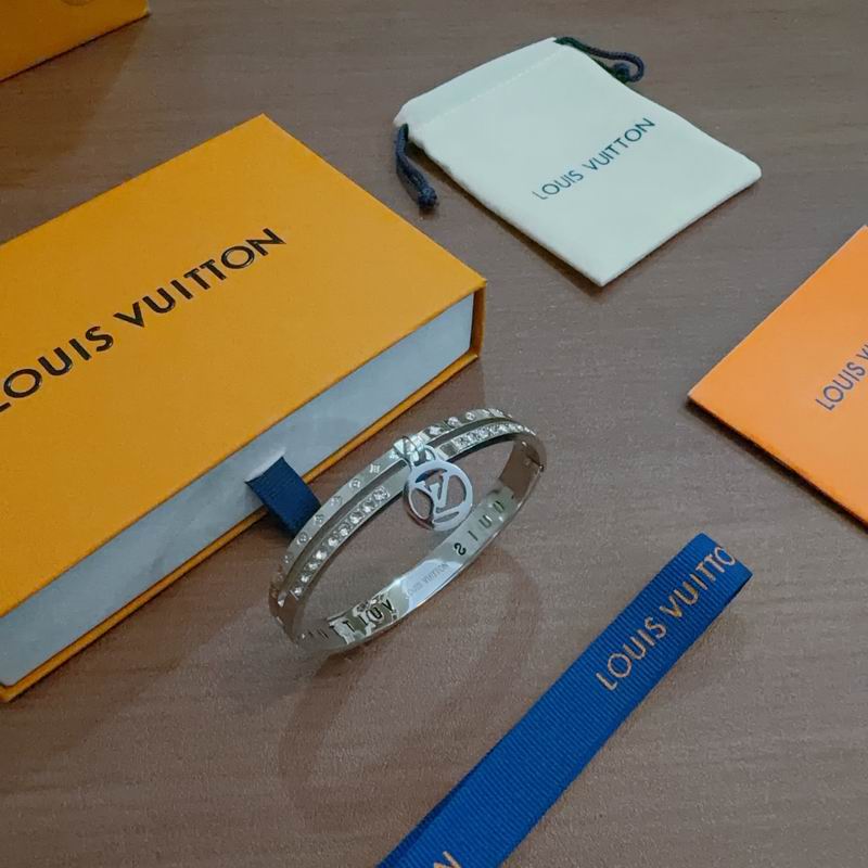 2026 LV Bracelet-3  0820